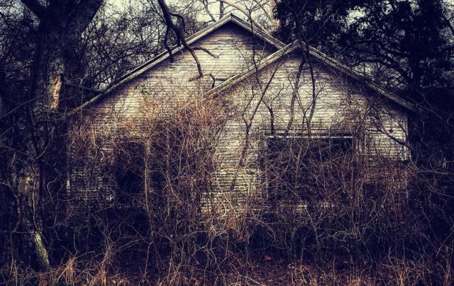 #abandonedplaces #abandoned #old #house #random #randomclick #mobilephotography