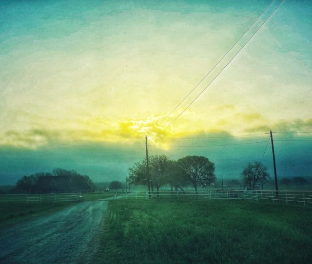 #farm #farmlife #morning #sunrise #sun #hope #future #mobilephotography #mobile #random #randomclick